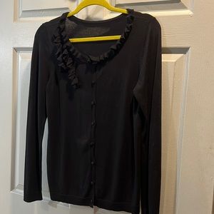 Ruffled collar cardigan.
